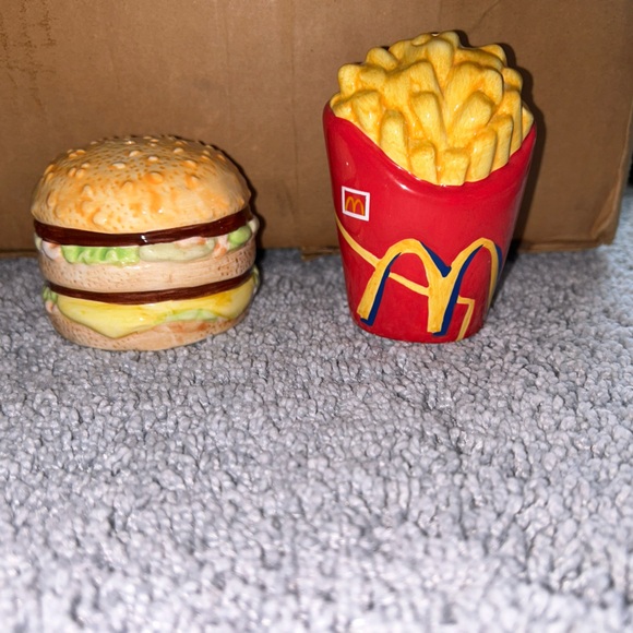 McDonald’s salt and pepper shaker - Picture 1 of 4